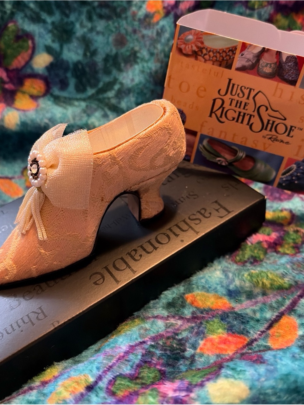 Just The Right Shoe -Cream Lace Decorative Victorian “Putting on the Ritz” FS105